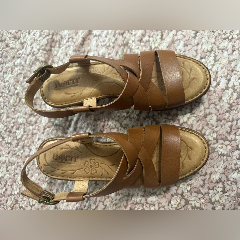 Born Tan Strappy Sandals EUC size 7